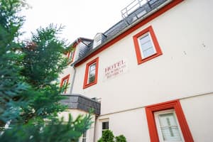 thumbnail: Front of property