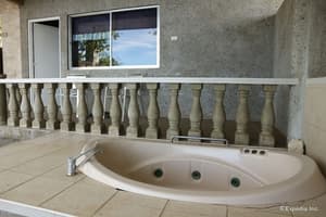 thumbnail: Jetted tub