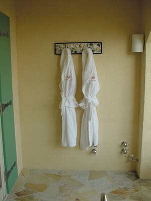 thumbnail: Bathroom amenities