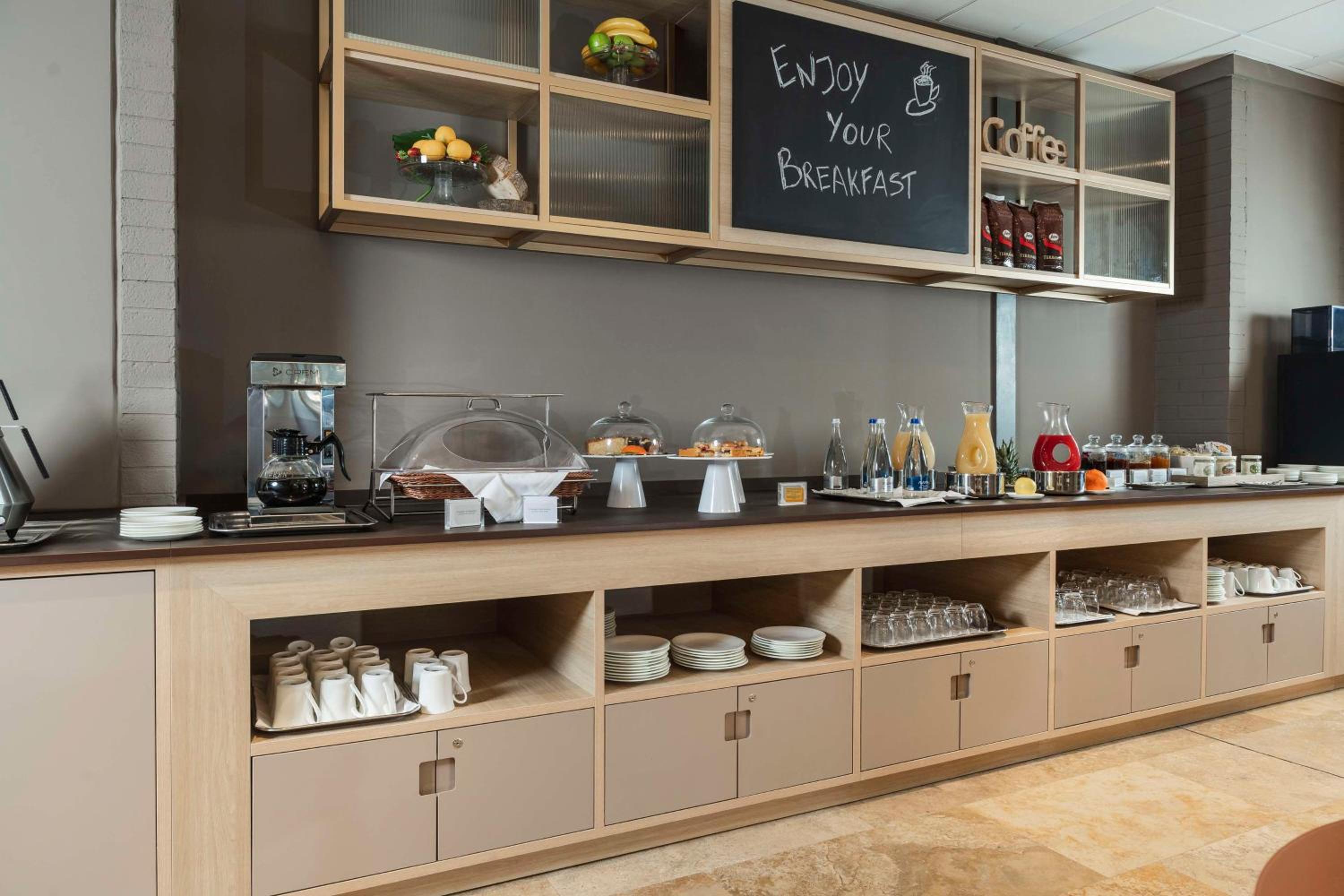 Restaurant-cafeteria