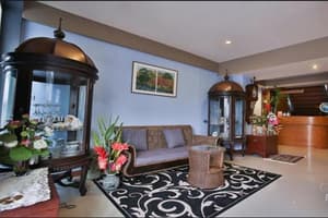 thumbnail: Lobby sitting area
