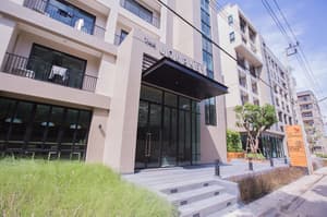 thumbnail: Front of property
