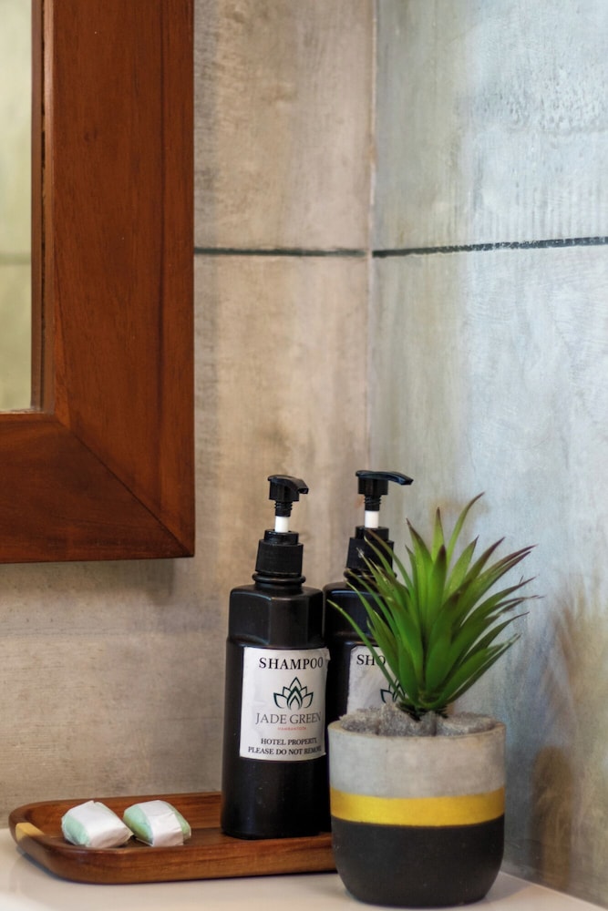Bathroom amenities