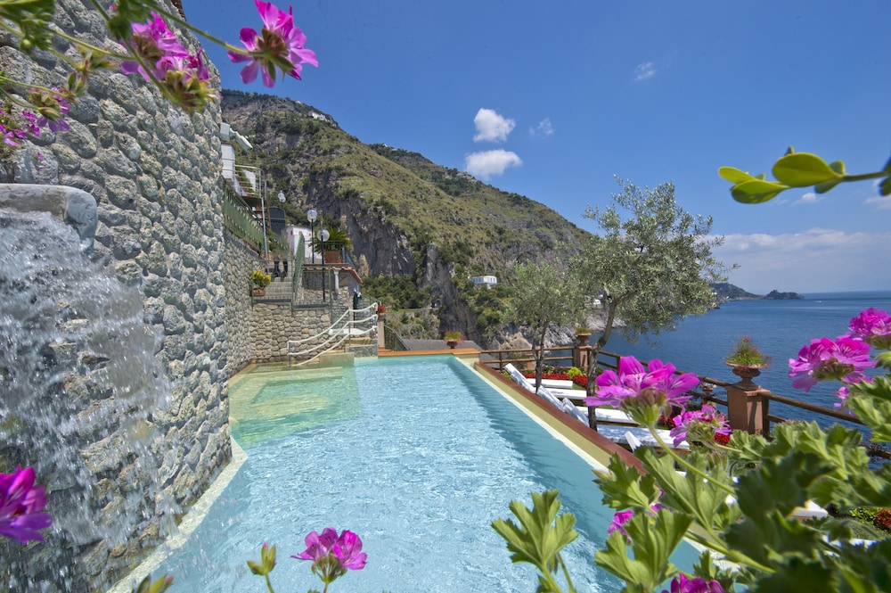 Pool waterfall