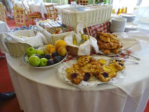 thumbnail: Breakfast area