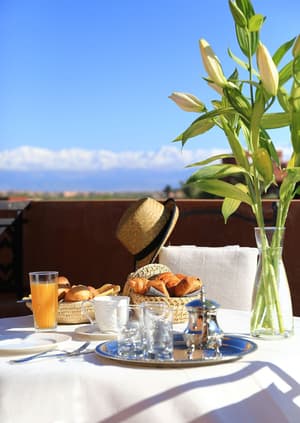 thumbnail: Outdoor dining