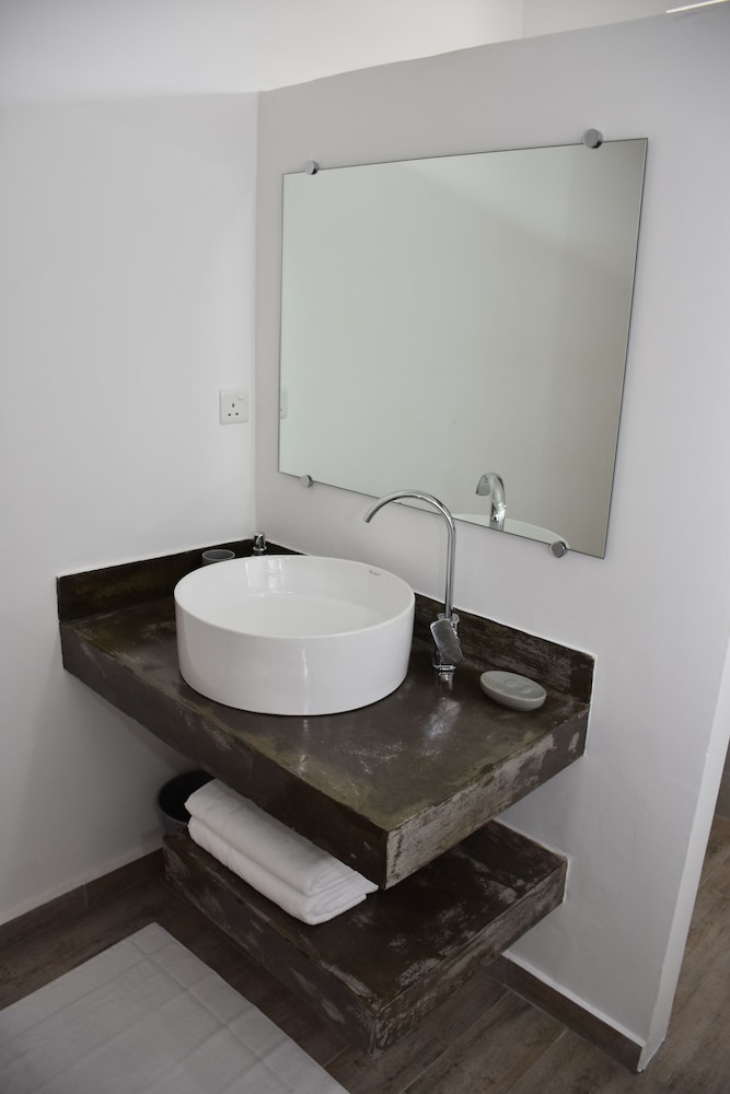 Bathroom sink