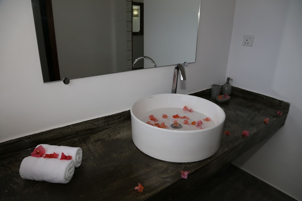 Bathroom sink