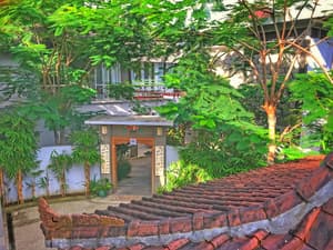 thumbnail: Interior entrance