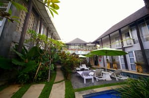 thumbnail: Outdoor pool