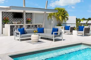 thumbnail: Poolside bar