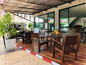 thumbnail: Restaurant