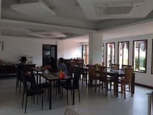 thumbnail: Breakfast area