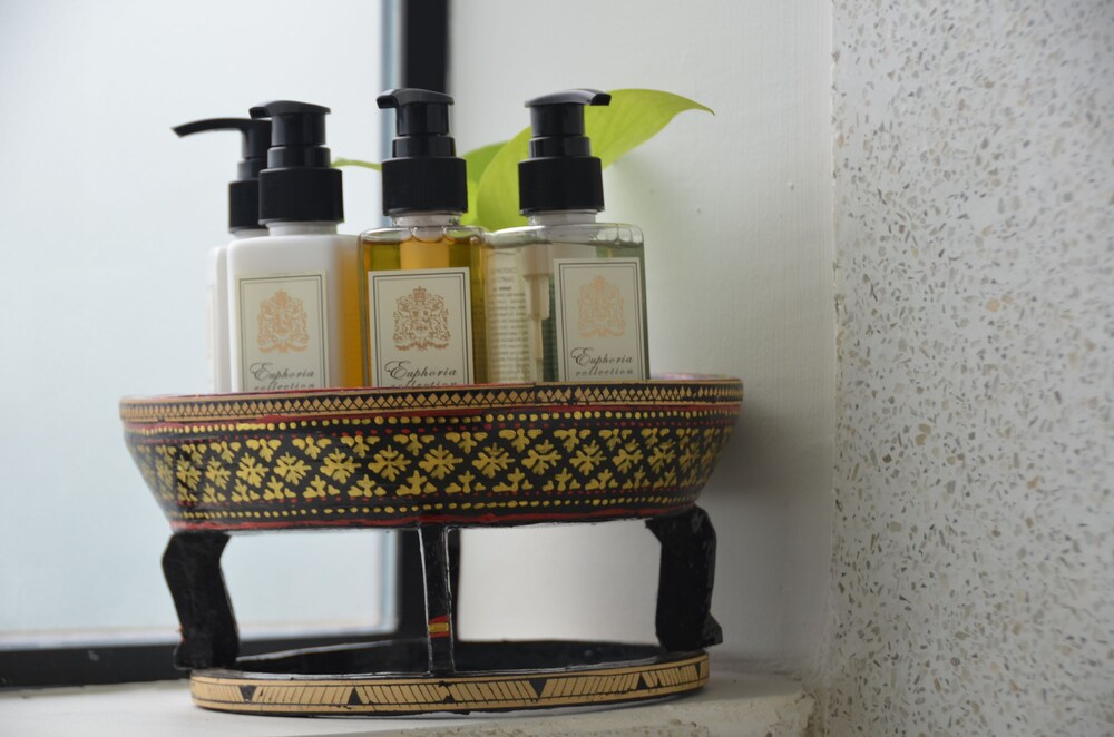 Bathroom amenities