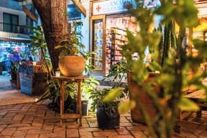 thumbnail: Outdoor dining