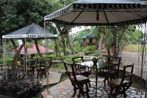 thumbnail: Outdoor dining