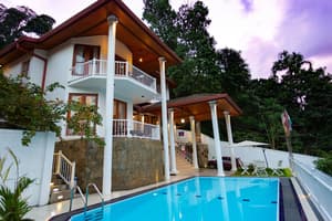 thumbnail: Front of property