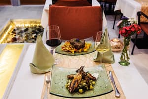 thumbnail: Family dining