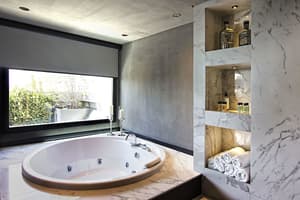 thumbnail: Jetted tub