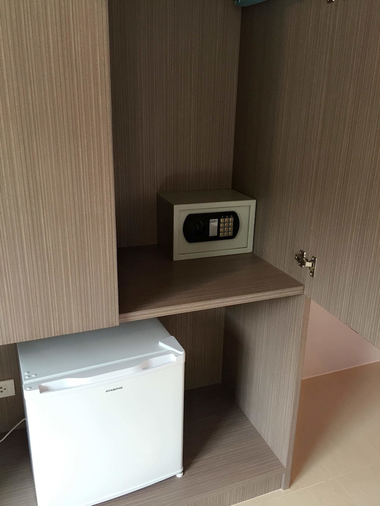 Mini-refrigerator