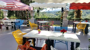 thumbnail: Outdoor dining