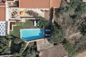 thumbnail: Front of property