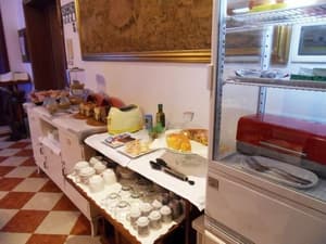 thumbnail: Breakfast area