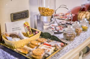 thumbnail: Breakfast area