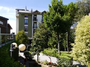thumbnail: Exterior