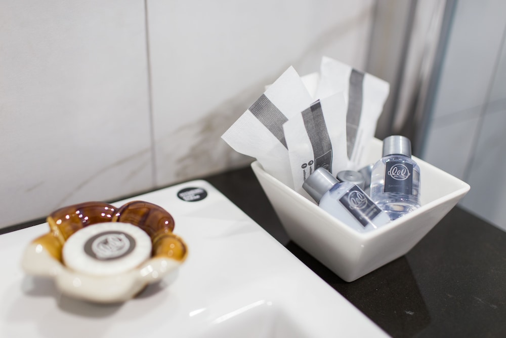 Bathroom amenities