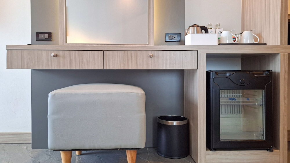 Mini-refrigerator
