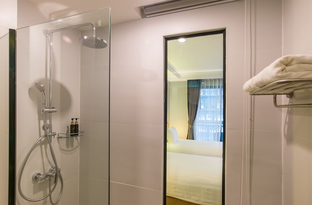 Bathroom shower