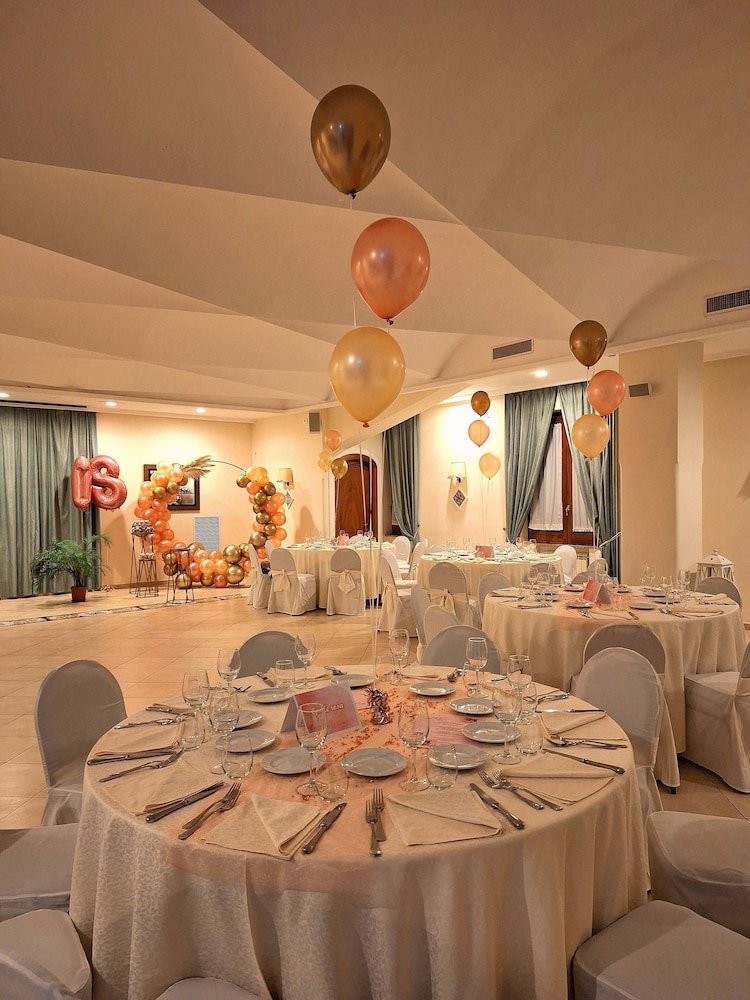 Banquet hall