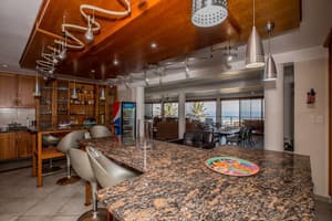 thumbnail: Bar (on property)