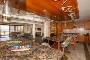 thumbnail: Breakfast area