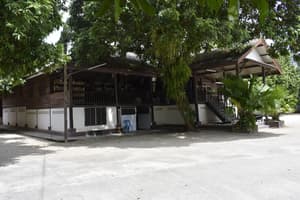 thumbnail: Front of property