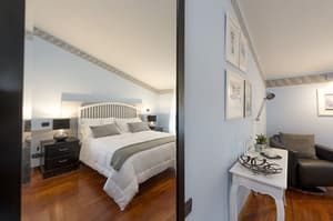 thumbnail: Interior detail