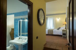 thumbnail: Interior detail
