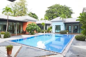 thumbnail: Outdoor pool