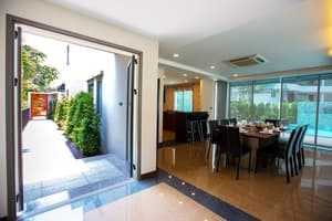 thumbnail: Interior entrance