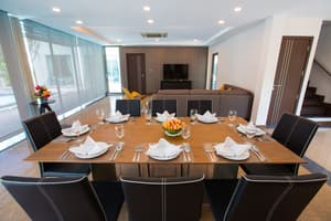 thumbnail: In-room dining