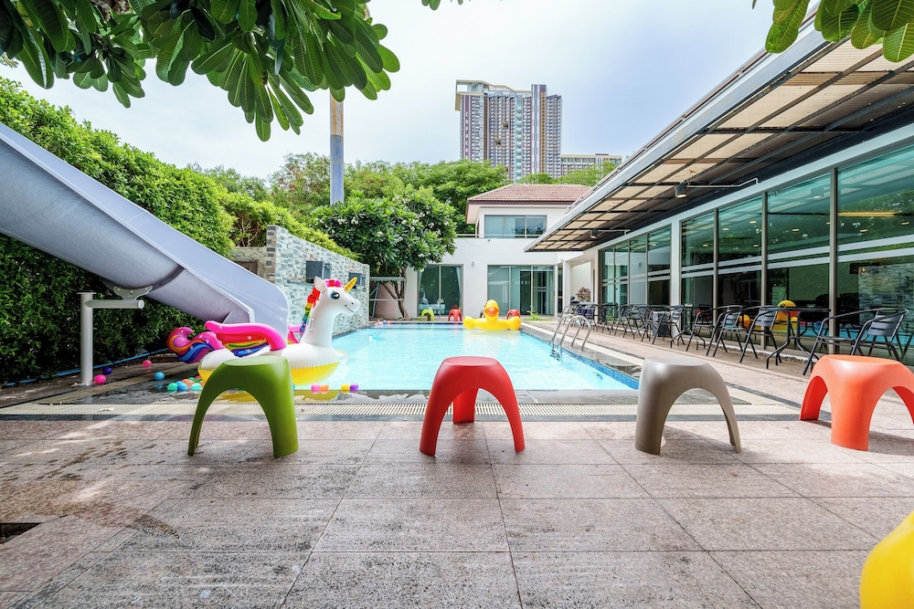 Private pool