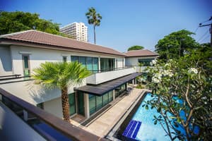 thumbnail: Outdoor pool