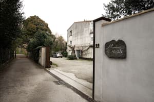 thumbnail: Exterior