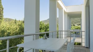 thumbnail: In-room dining