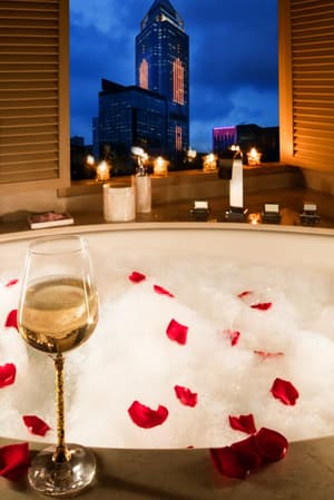 thumbnail: Deep soaking bathtub