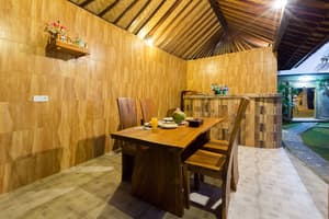thumbnail: Outdoor dining