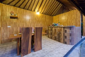 thumbnail: Bar (on property)