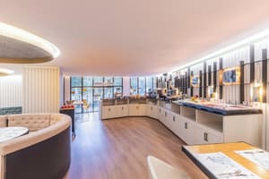 thumbnail: Breakfast area