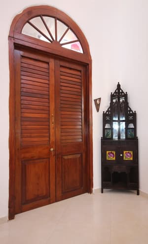 thumbnail: Interior detail
